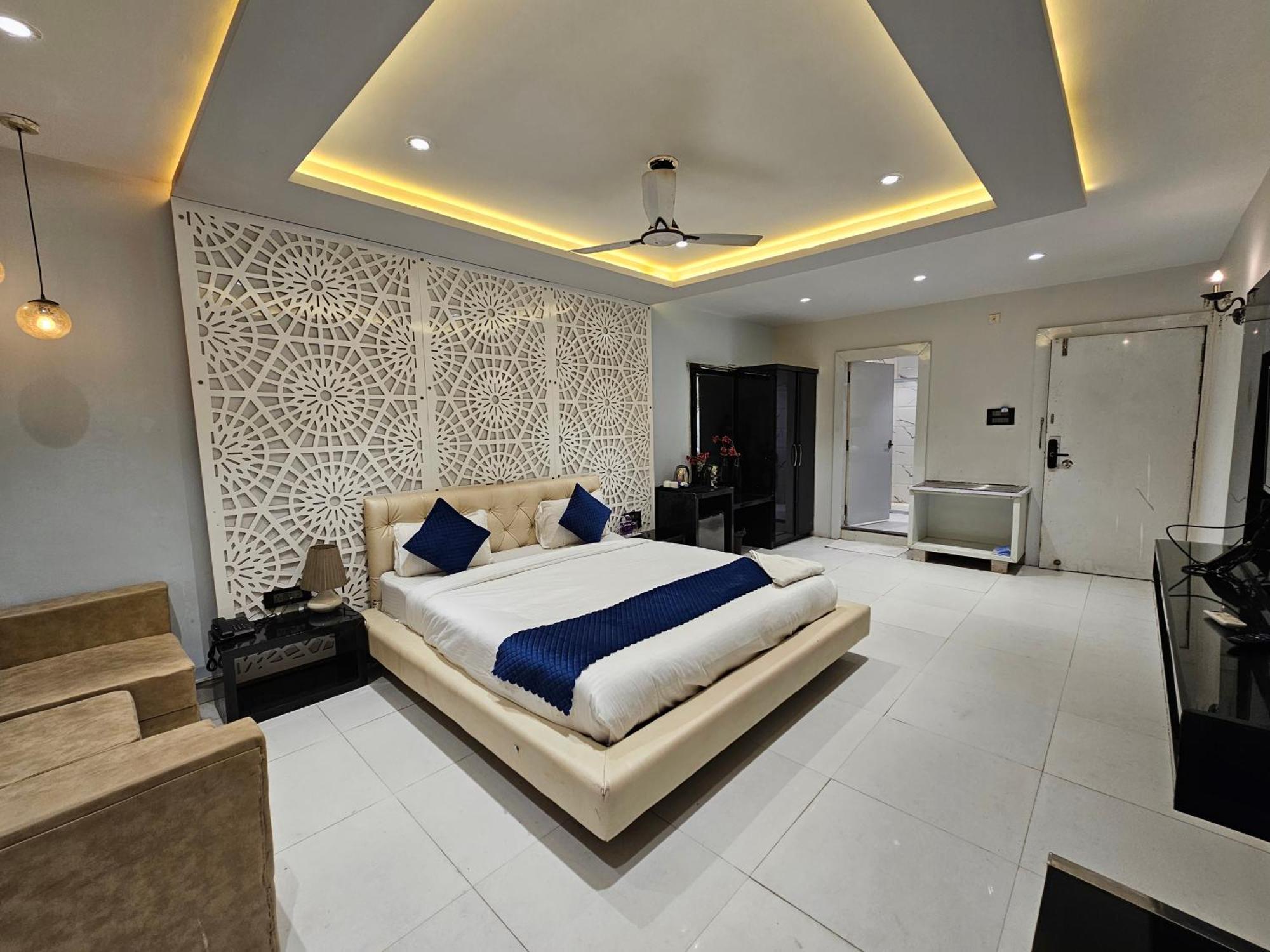 Hotel Mk Vivanta Gwalior Eksteriør bilde