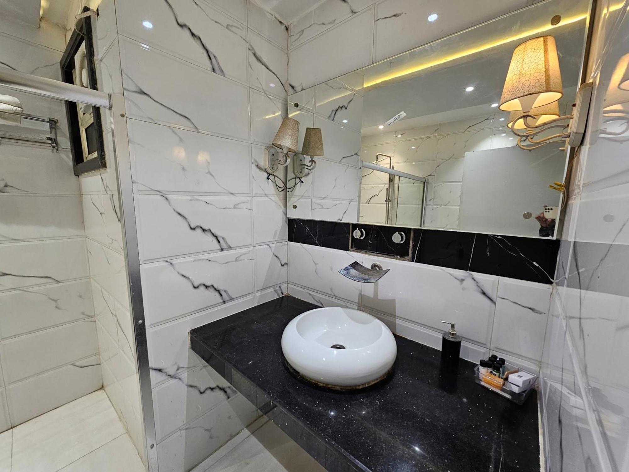 Hotel Mk Vivanta Gwalior Eksteriør bilde