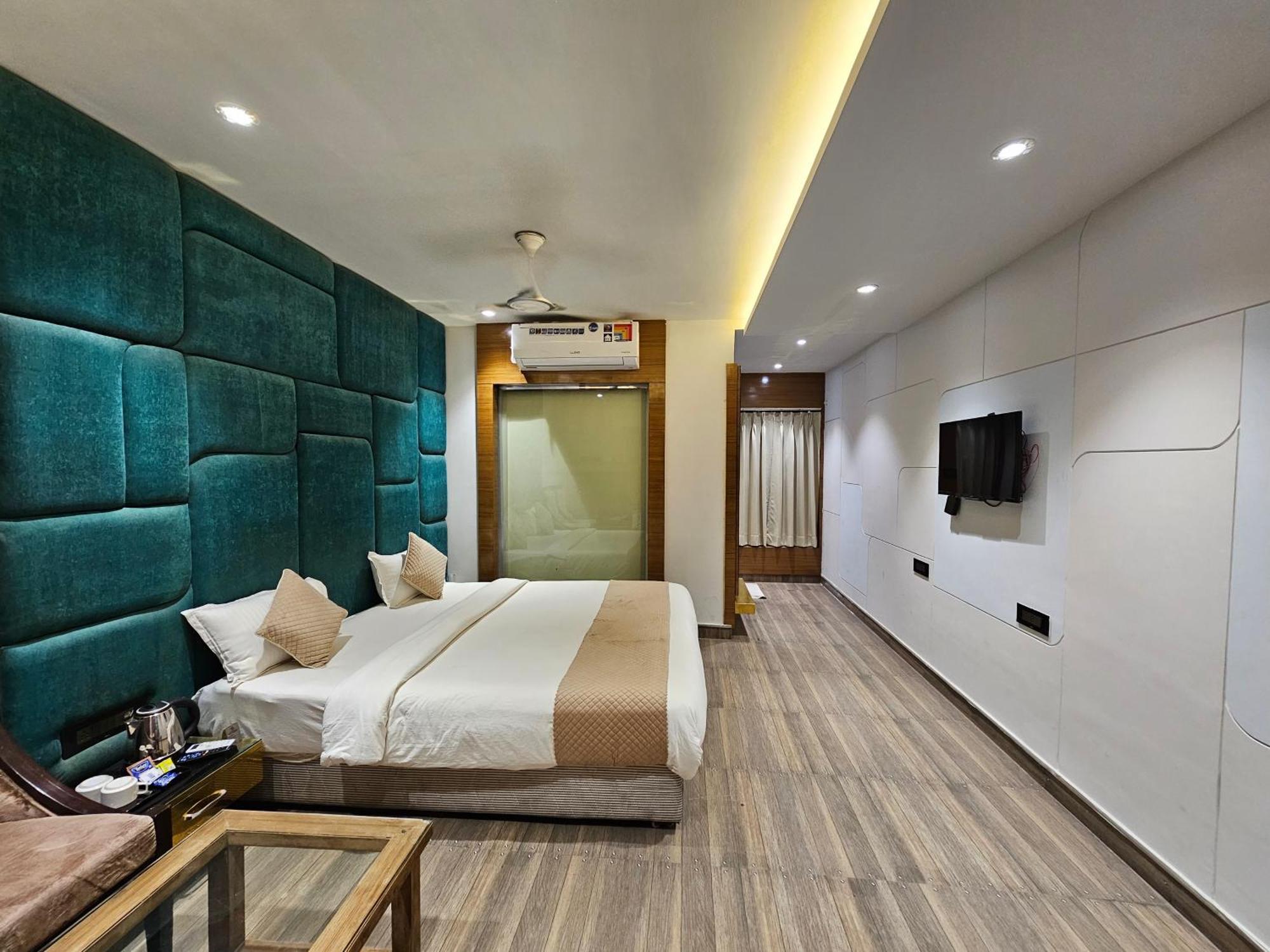 Hotel Mk Vivanta Gwalior Eksteriør bilde