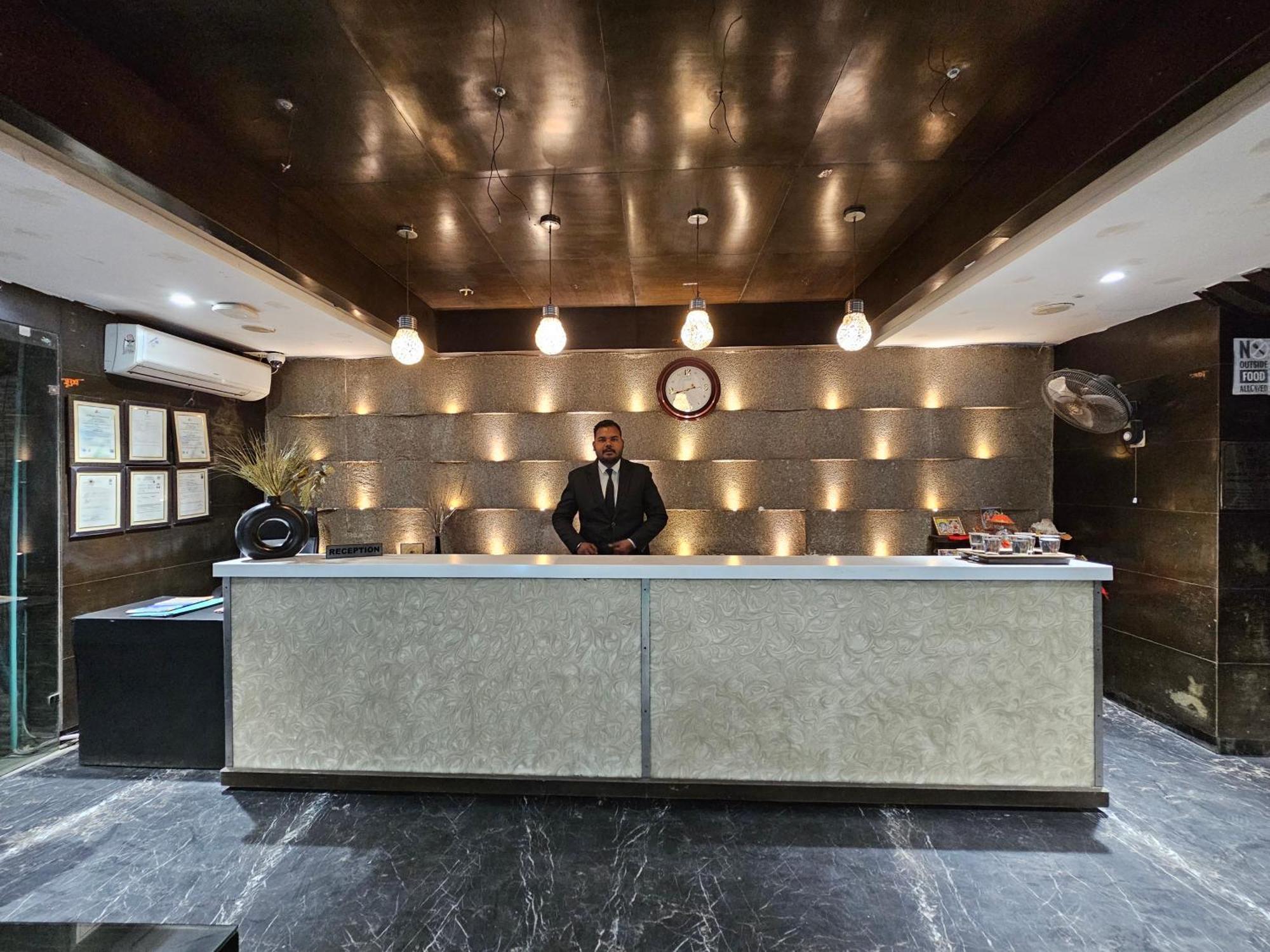 Hotel Mk Vivanta Gwalior Eksteriør bilde